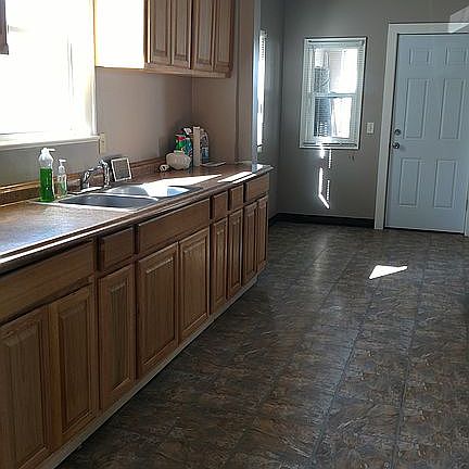 5th image of 421 Townsend Ave