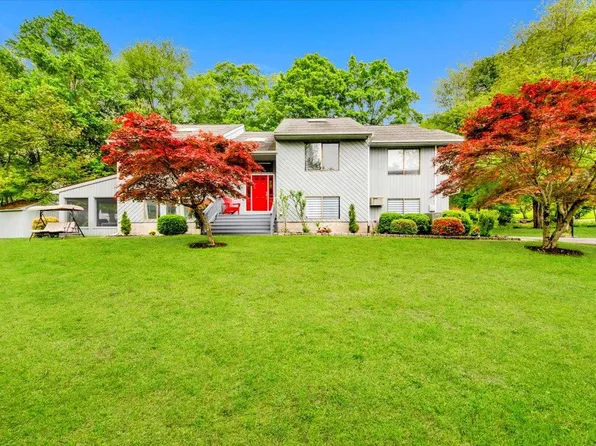 4 Aida Lane, Cortlandt Manor, NY 10567