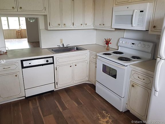3rd image of 445 NE 195th St APT 426