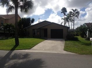 2818 Cambridge Rd, Lake Worth, FL 33462