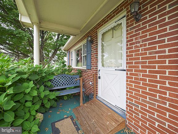 5th image of 292 Cherry Lane Dr