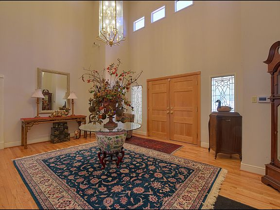 3rd image of 924 Singing Hills Dr