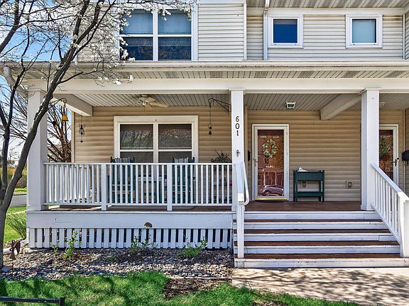 3rd image of 601 1st Ave NW
