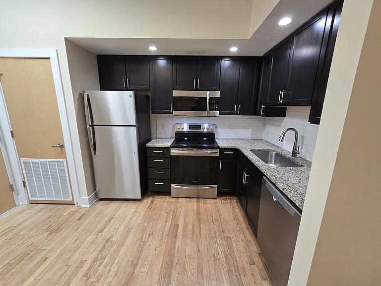 503 E Main St #204 — Photo 4