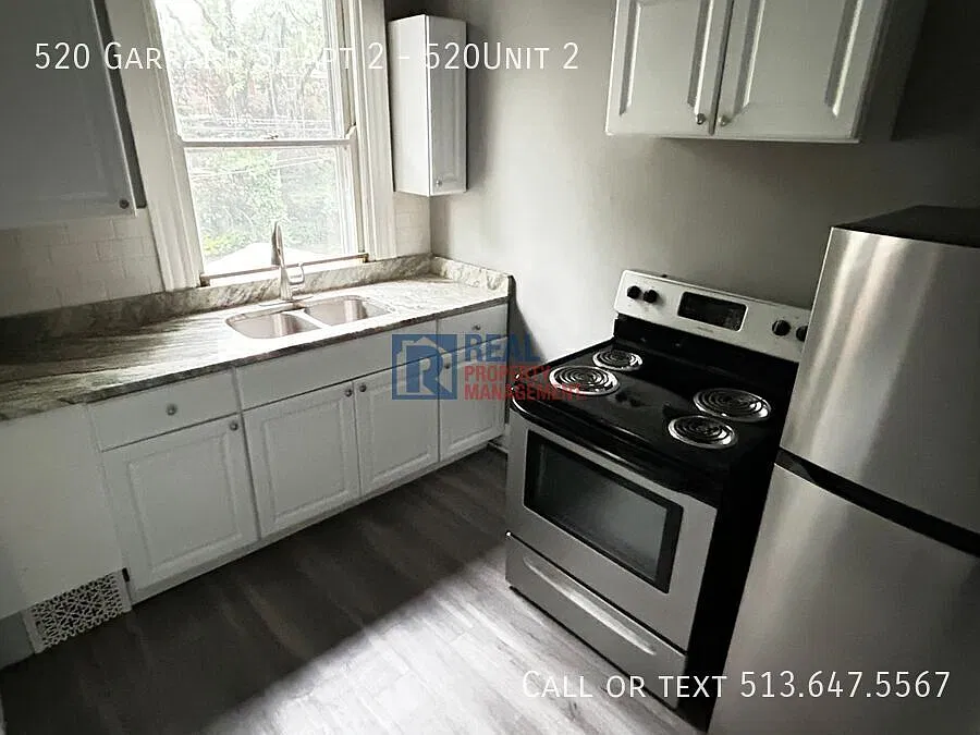 Charming 2-3 Bed in Historical District — Photo 2