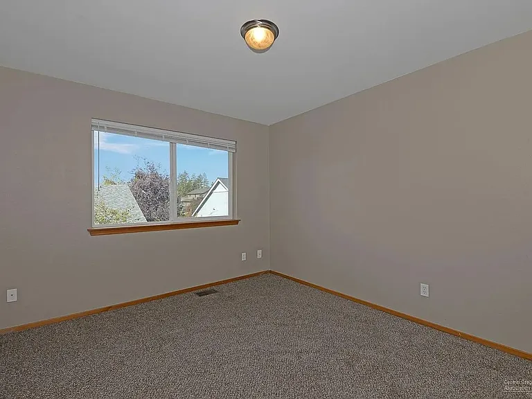 145 N Tamarack St — Photo 20