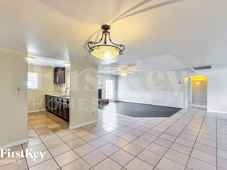 813 E Todd Dr — Photo 6