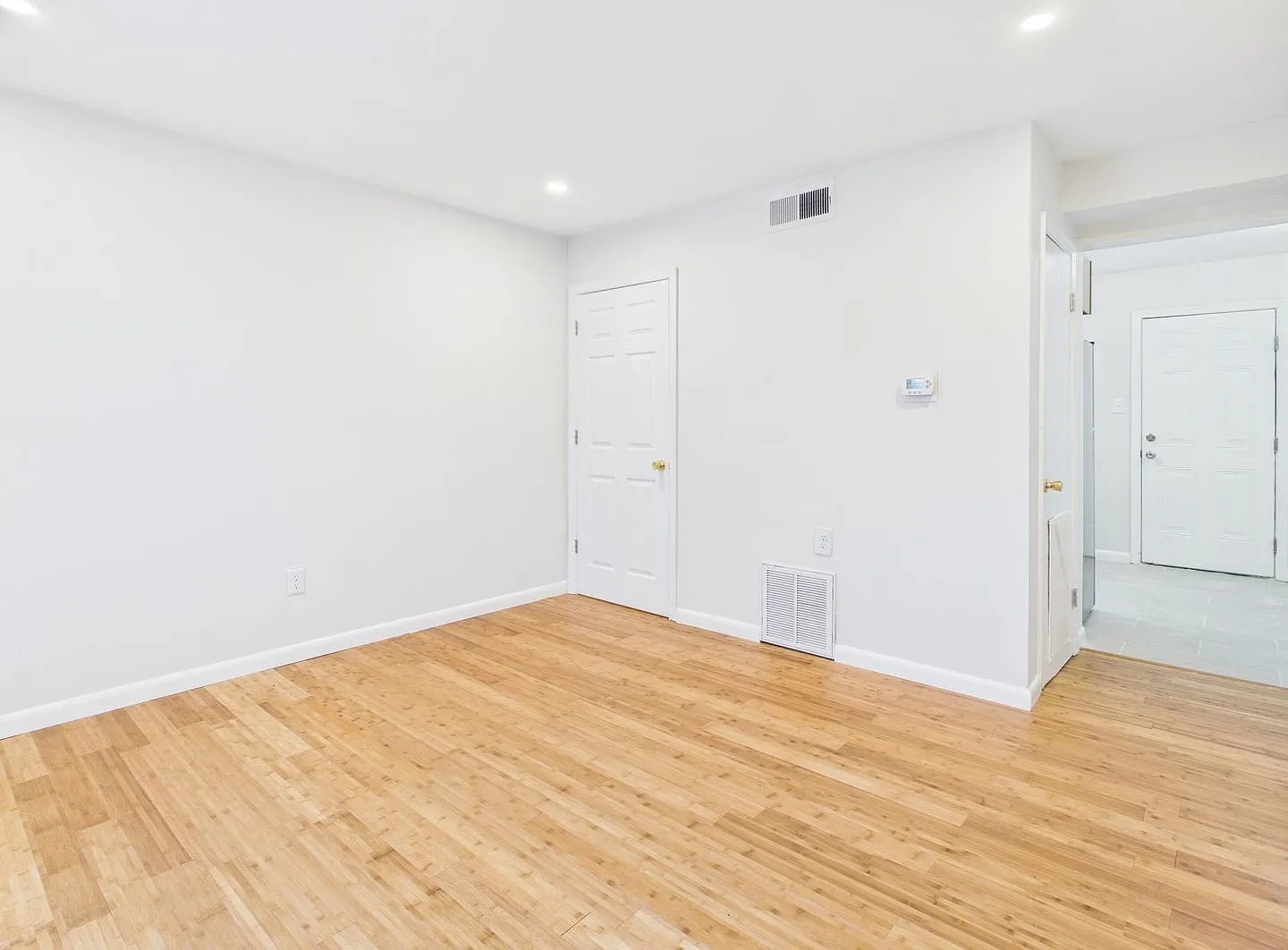 2 bed, 1.0 bath, 795 sqft, $1,295 — Photo 3