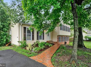 2325 Bedfordshire Cir, Reston, VA 20191
