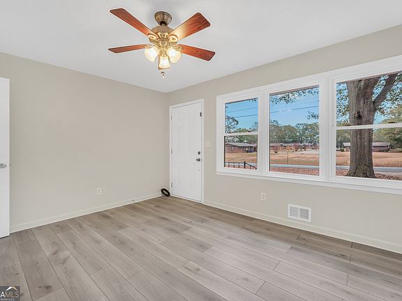 4th image of 161 Carver Rd