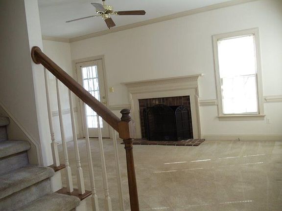 3rd image of 3916 Crosswinds Dr