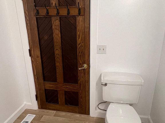 4th image of 110 Woodlawn Ave #20