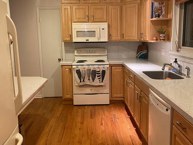 1010 S Hudson St — Photo 10