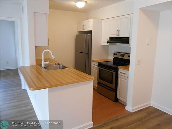 4th image of 10436 NW 8th St #102