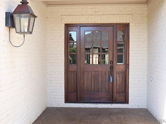 2nd image of 705 Cambridge Ln