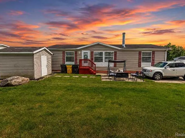 9544 Rhodes Ct, Northville, MI 48167