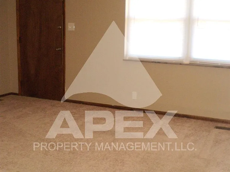 312 Watauga Dr — Photo 3
