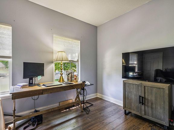 4th image of 2833 Bryn Mawr Dr
