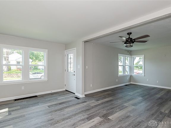 4th image of 1136 Chelsea Ave