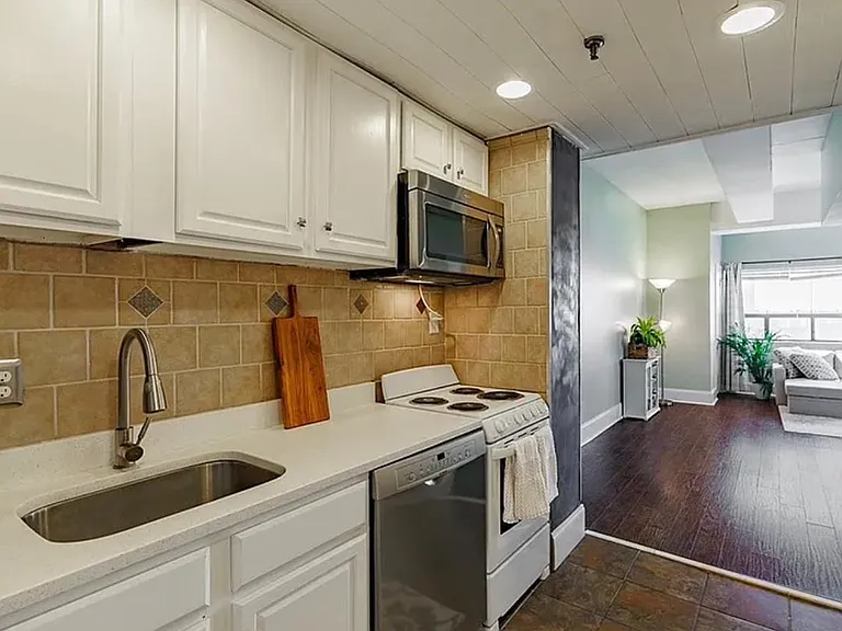 131 E Broad St #110 — Photo 4