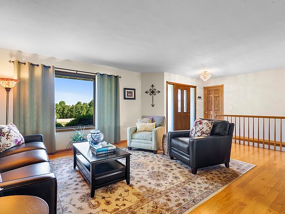 4th image of 10538 Blue Jay Dr
