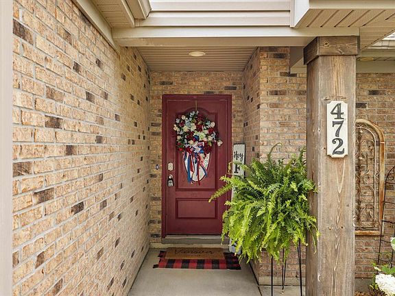 3rd image of 472 Camden Cir