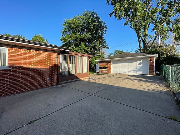 3rd image of 13278 Common Rd