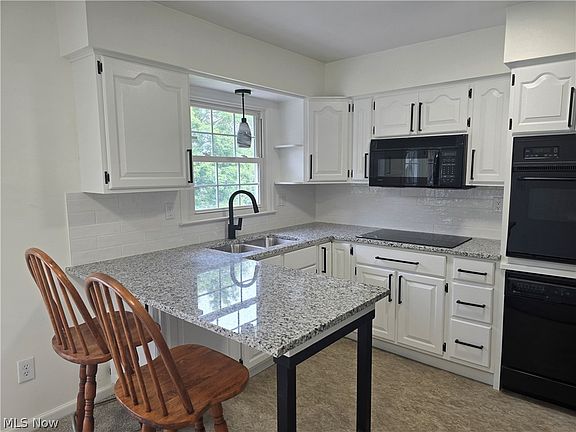 3rd image of 52 Meadow Lane Cir