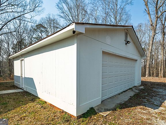 5th image of 623 Moore Rd