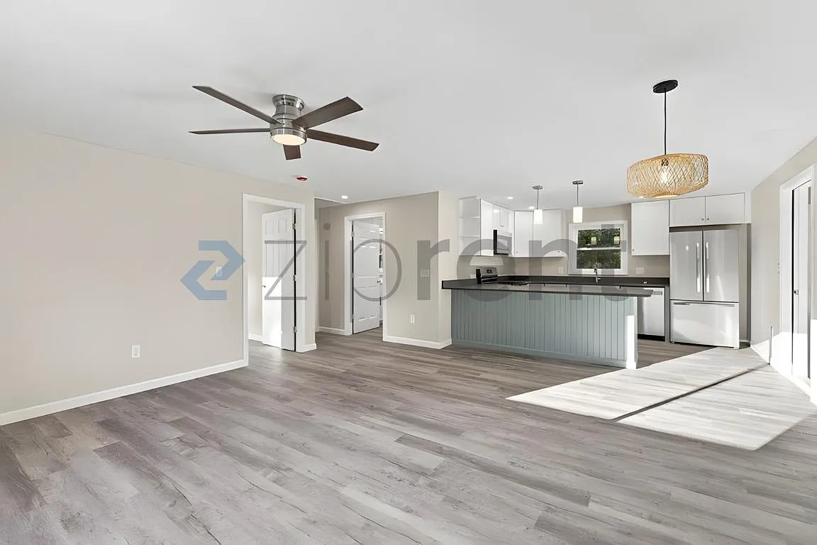2 bed, 990 sqft, $2,500 — Photo 3