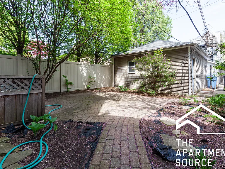 1110 W Wolfram St #B1 — Photo 8