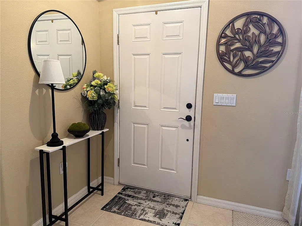 4 bed, 3.0 bath, 2563 sqft, $3,800 — Photo 2