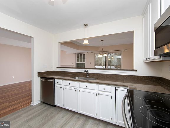 3rd image of 89 Woodlake Dr