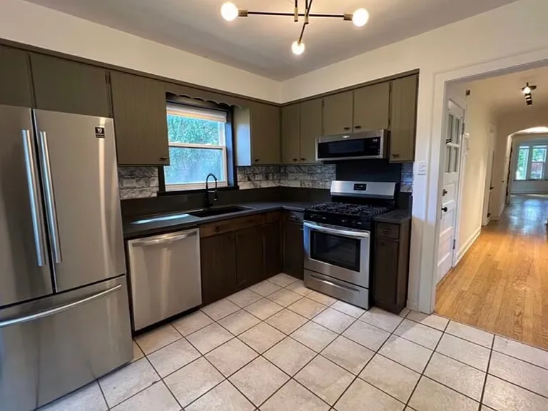 2618 W Rascher Ave #2 — Photo 11