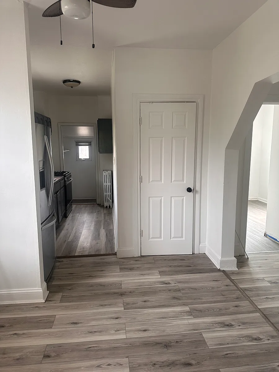 Building Photo - 119 S 13th Ave #1