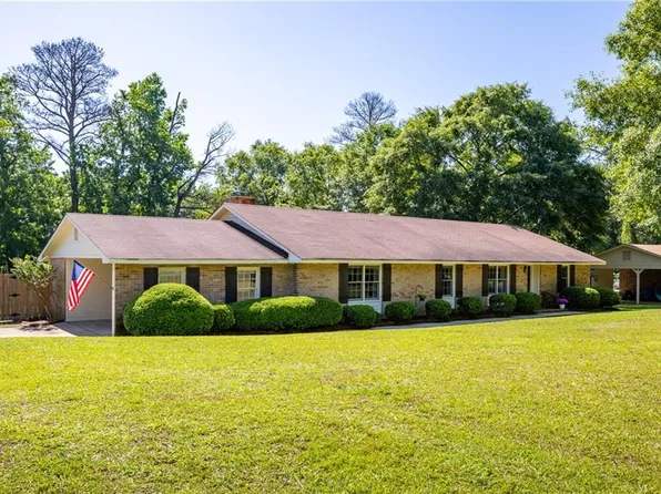 315 Kolin Pl, Smiths Station, AL 36877