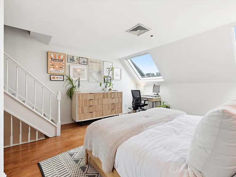 814 Willow Ave #5LF — Photo 16