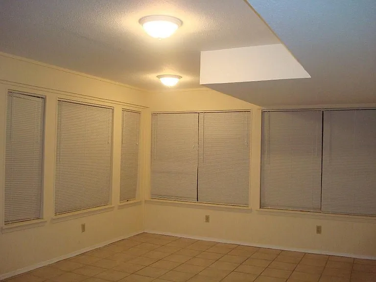 7401 Lakehurst Rd — Photo 18