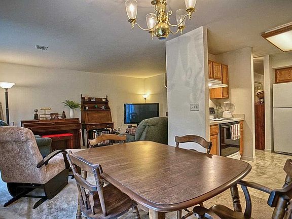 5th image of 135 Hiddenwood Dr