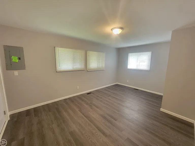 24203 Pingree Ave — Photo 11