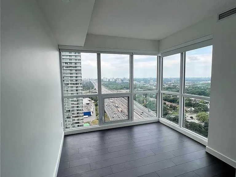 85 McMahon Dr #2802 — Photo 4