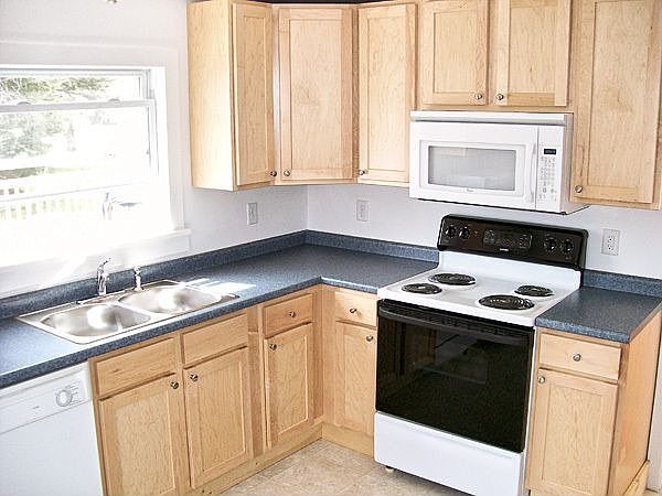 2nd image of 128 Lower Welden St
