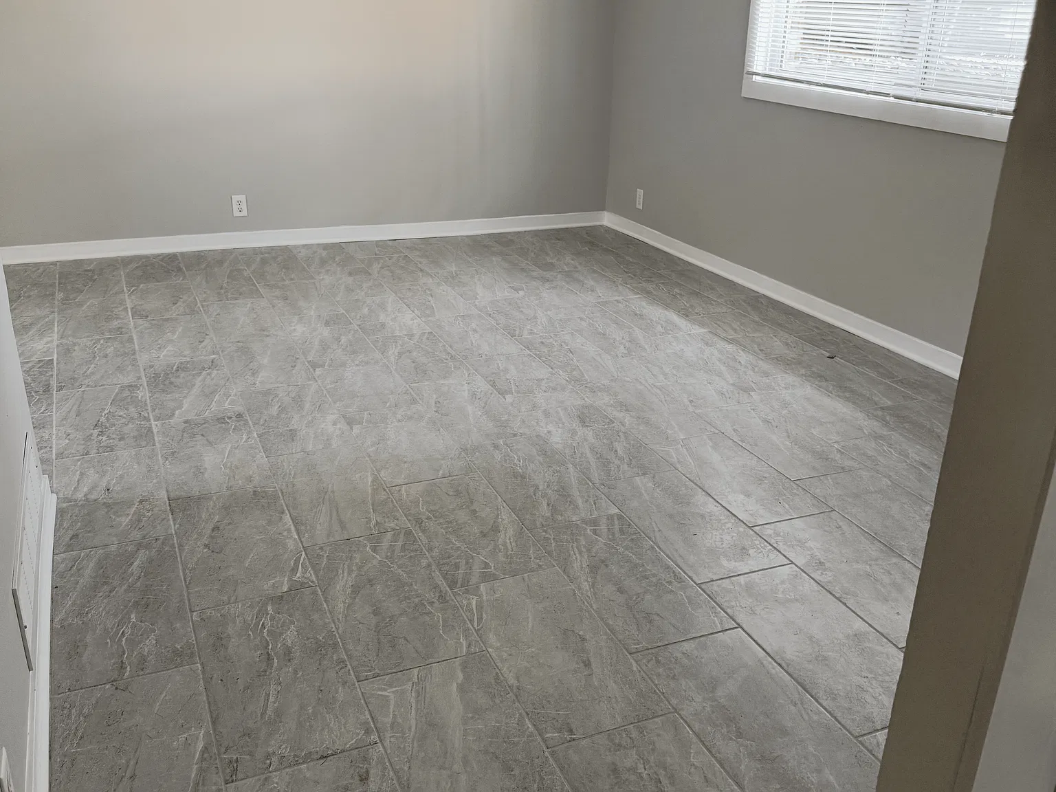 3 bed, 1000 sqft, $1,695 — Photo 3