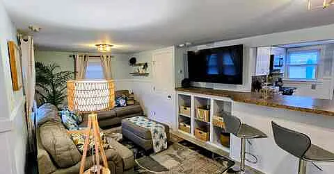 3 bed, 1.5 bath, 900 sqft, $2,500 — Photo 2
