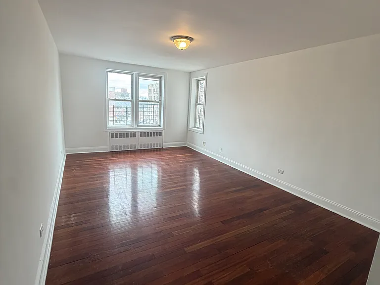 2112 Starling Ave #1K — Photo 1