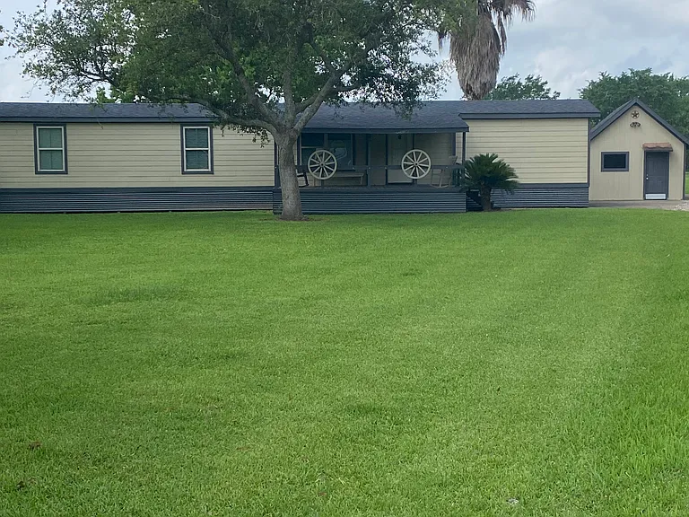 10720 Hanselman Rd — Photo 1