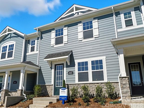 3rd image of 2588 Selbourne Dr