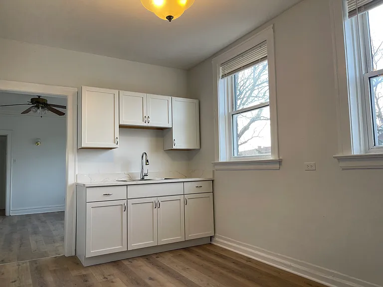 2714 W Ainslie St #2 — Photo 6