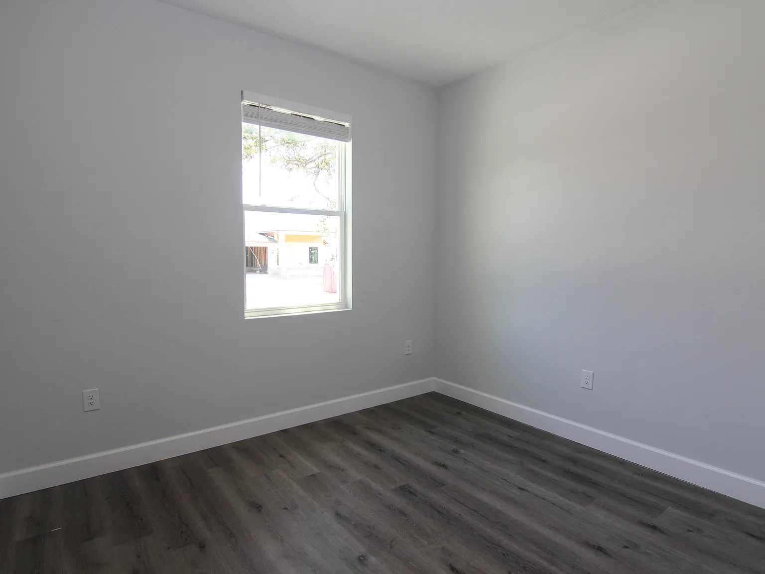 3 bed, 1379 sqft, $1,650 — Photo 2
