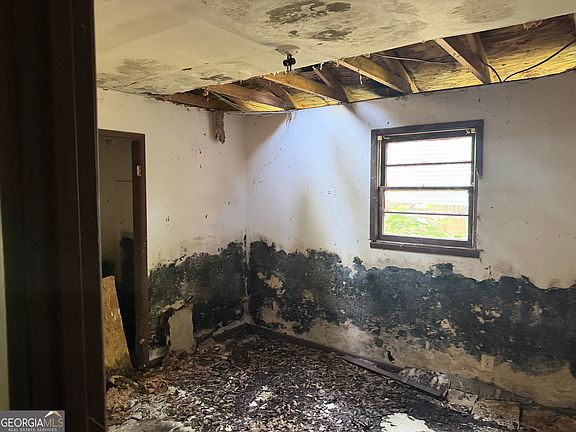 4th image of 3614 Dawn St
